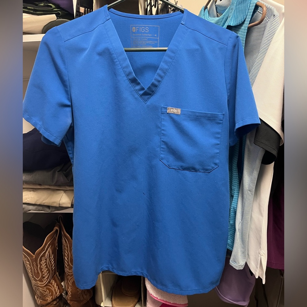 Women’s Figs Catarina One-Pocket Scrub Top, size Medium